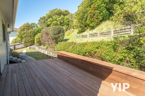 Photo of property in 44 Colchester Crescent, Newlands, Wellington, 6037