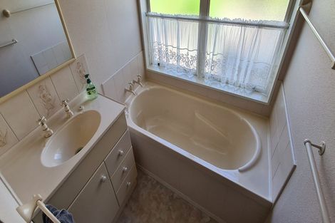 Photo of property in 11 Frisken Place, Lynmore, Rotorua, 3010