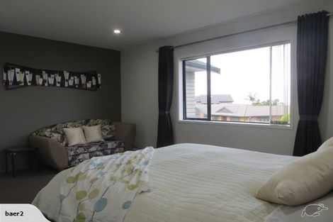 Photo of property in 96 Grovenor Drive, Orewa, 0931