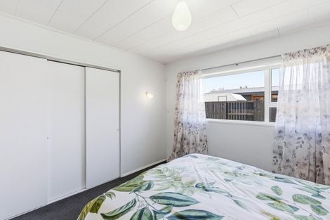 Photo of property in 2 Cypress Grove, Paraparaumu, 5032