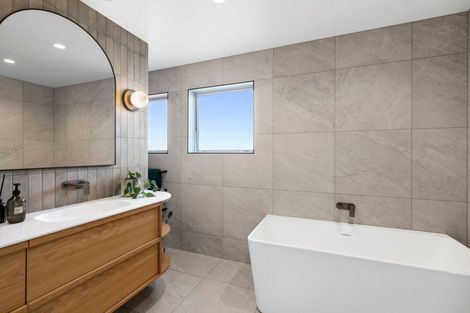 Photo of property in 91 Paynters Avenue, Strandon, New Plymouth, 4312