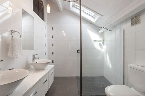 Photo of property in 2/32 Pitt Street, Wadestown, Wellington, 6012