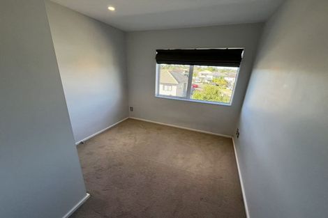 Photo of property in 87 Bordeaux Parade, Te Atatu South, Auckland, 0610