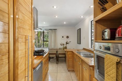 Photo of property in 2 Hiwihau Place, Glenfield, Auckland, 0629