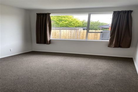 Photo of property in 2/73 Royal Park Drive, Parklands, Christchurch, 8083