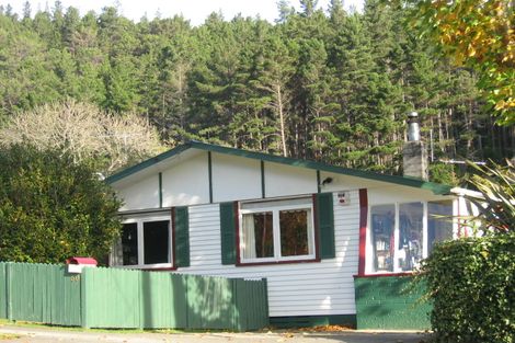 Photo of property in 50 Kamahi Street, Stokes Valley, Lower Hutt, 5019