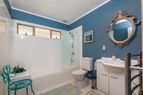 Photo of property in 3 Neta Grove, Henderson, Auckland, 0612