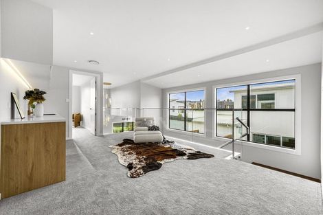Photo of property in 18 Pukeko Road, Hobsonville, 0616