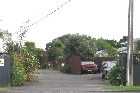 Photo of property in 6/121 Bruce Mclaren Road, Henderson, Auckland, 0612