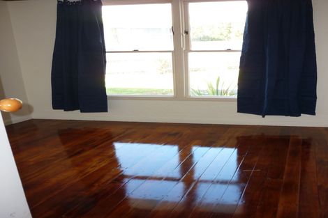 Photo of property in 8a Serjeant Street, Henderson, Auckland, 0612