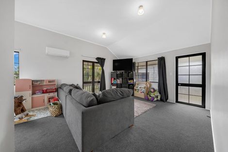 Photo of property in 4/34 Don Buck Road, Massey, Auckland, 0614