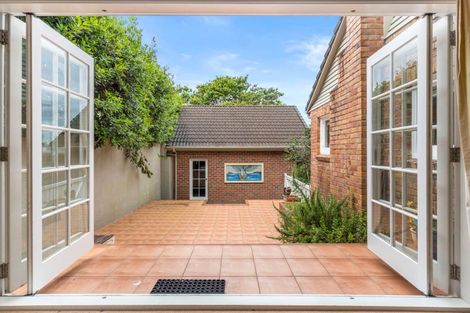 Photo of property in 206 Hurstmere Road, Takapuna, Auckland, 0622