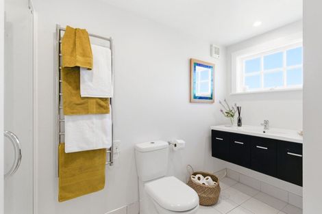 Photo of property in 15 Lucknow Terrace, Khandallah, Wellington, 6035