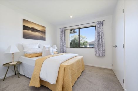 Photo of property in 33 South Kensington Way, Henderson, Auckland, 0612