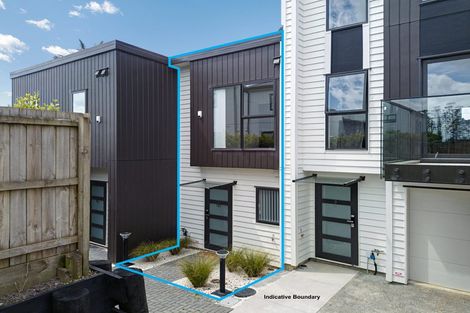Photo of property in 2/105 Hobsonville Road, West Harbour, Auckland, 0618