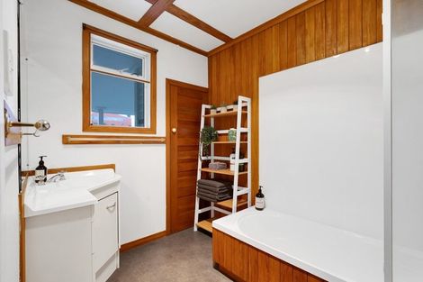 Photo of property in 42 Gaine Street, New Plymouth, 4310