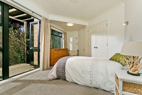 Photo of property in 2/10 Kiteroa Terrace, Rothesay Bay, Auckland, 0630
