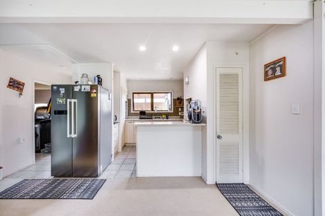 Photo of property in 130a Bruce Mclaren Road, Henderson, Auckland, 0612