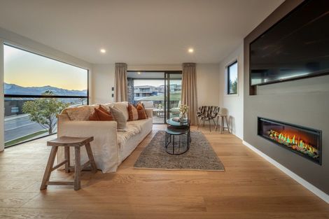 Photo of property in 18 Fenton Avenue, Wanaka, 9305