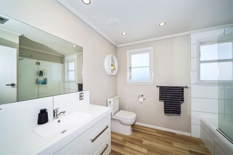 Photo of property in 2 Maire Street, Hawera, 4610