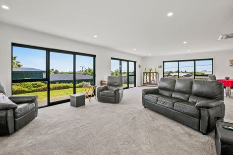 Photo of property in 3f Honeyfield Drive, Whalers Gate, New Plymouth, 4310