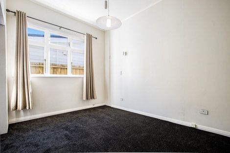 Photo of property in 15 Connaught Terrace, Brooklyn, Wellington, 6021