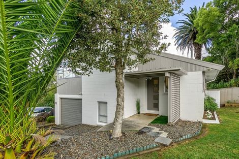 Photo of property in 1/290 Glenfield Road, Glenfield, Auckland, 0629