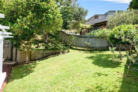Photo of property in 1/8 Heatherleigh Rise, Northcross, Auckland, 0632