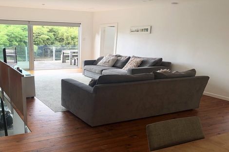 Photo of property in 32 Domain Crescent, Muriwai, Waimauku, 0881