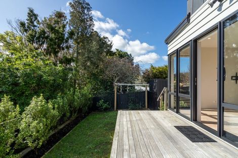 Photo of property in 5b Nea Place, Hillcrest, Auckland, 0627