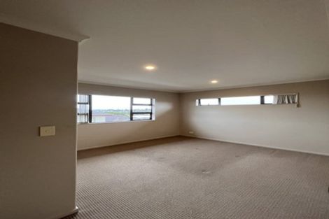 Photo of property in 8 Terrasini Drive, Flat Bush, Auckland, 2019