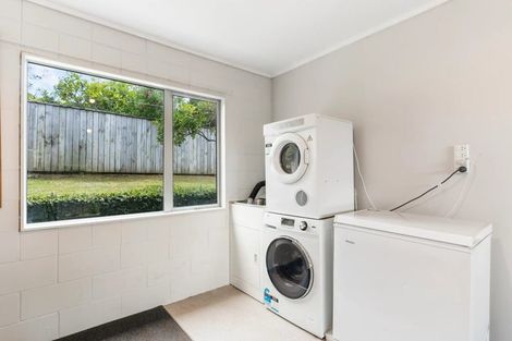 Photo of property in 2/29 Sealy Road, Torbay, Auckland, 0630