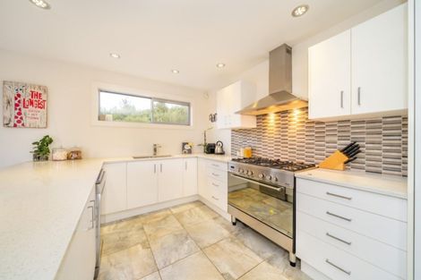 Photo of property in 37 Mt Marua Drive, Timberlea, Upper Hutt, 5018