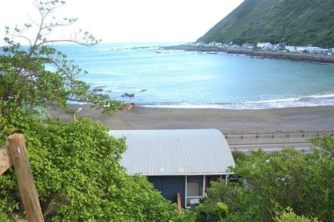 Photo of property in 32 Owhiro Bay Parade, Owhiro Bay, Wellington, 6023