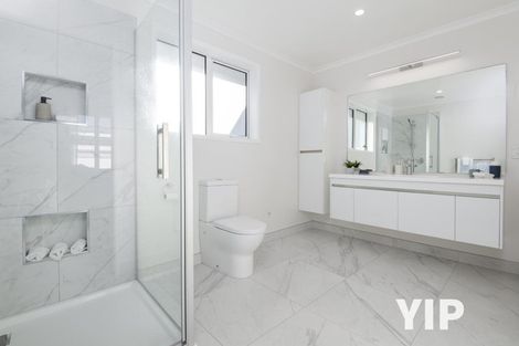 Photo of property in 10 Cromwell Point, Newlands, Wellington, 6037