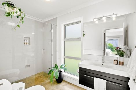 Photo of property in 1185d South Road, Oakura, 4314