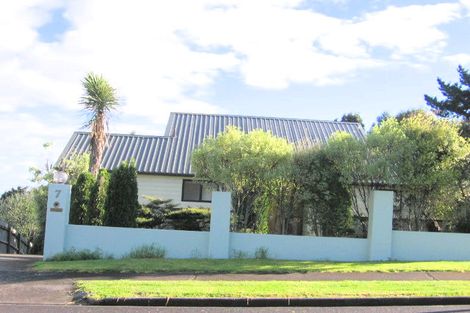 Photo of property in 7 Ewhurst Place, Goodwood Heights, Auckland, 2105