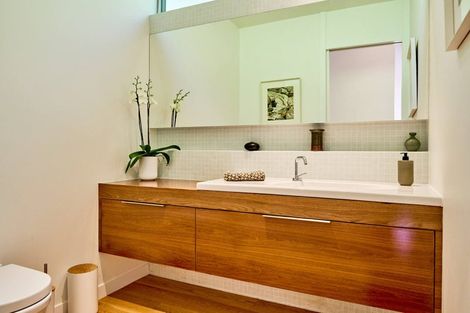 Photo of property in 4 Francis Bell Grove, Lowry Bay, Lower Hutt, 5013