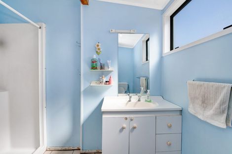 Photo of property in 17 Parakai Avenue, Parakai, 0830