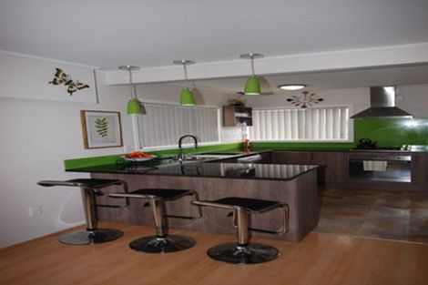 Photo of property in 1/10 Anne Road, Hillcrest, Auckland, 0627