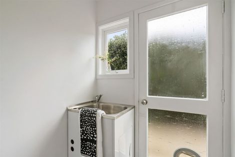 Photo of property in 2/16 Rangitoto Terrace, Milford, Auckland, 0620