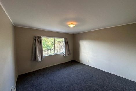 Photo of property in 2/49 Aeroview Drive, Beach Haven, Auckland, 0626