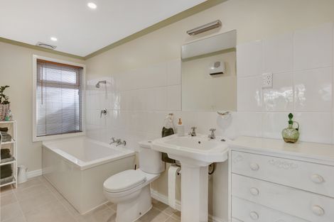 Photo of property in 97 Thornton Road, Cambridge, 3434