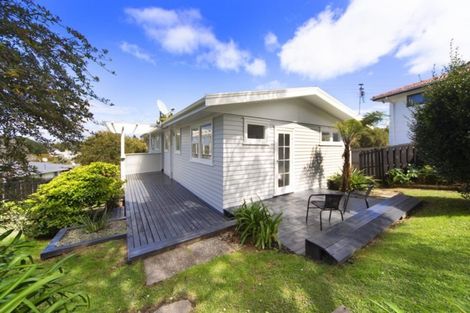 Photo of property in 9 Datura Place, Sunnynook, Auckland, 0620