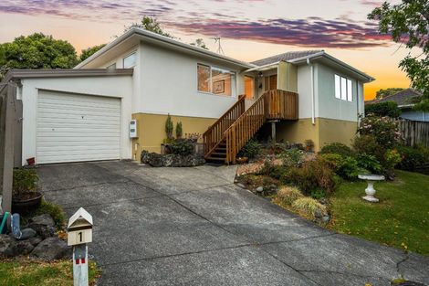 Photo of property in 1 Metric Place, Te Atatu South, Auckland, 0610