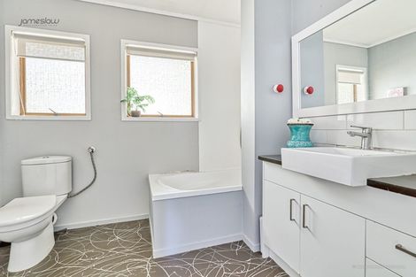 Photo of property in 2/18 Tiri View Place, Waiake, Auckland, 0630