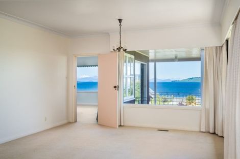 Photo of property in 182 Lake Terrace, Hilltop, Taupo, 3330