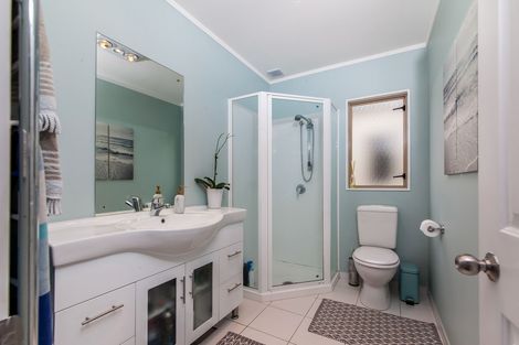 Photo of property in 3 Neta Grove, Henderson, Auckland, 0612