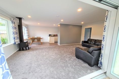 Photo of property in 2 Te Ngaere Place, Merrilands, New Plymouth, 4312