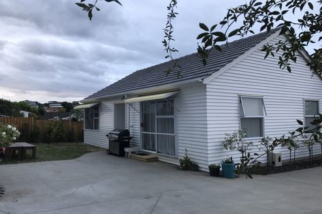 Photo of property in 9a Tahapa Crescent, Meadowbank, Auckland, 1072